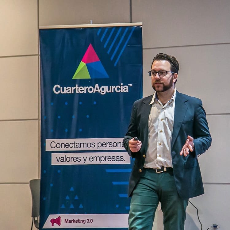 Alberto Martínez Cuartero consultor marketing digital Albacete contacto